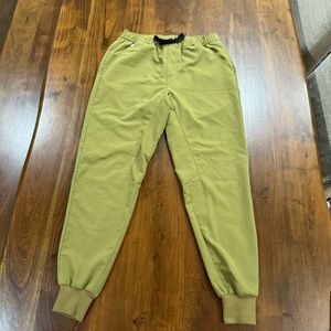 Figs Tansen Jogger Scrub Pants in Martini Olive Size Medium